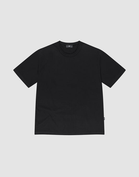 The LIVE FAST DIE YOUNG LFDY Blank Tee is a plain black, regular fit, short-sleeve crew neck t-shirt made from 100% Baumwolle, shown laid flat on a white background. | plain