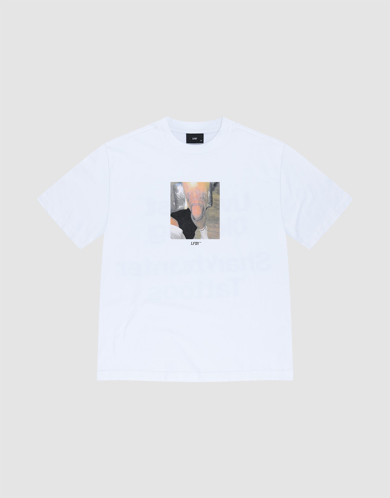 The LFDY Sharkhunter Tee by LIVE FAST DIE YOUNG is an oversized white T-shirt with a rectangular abstract, blurry graphic on the chest in muted colors. Made from 100% Baumwolle, shown against a light gray background.