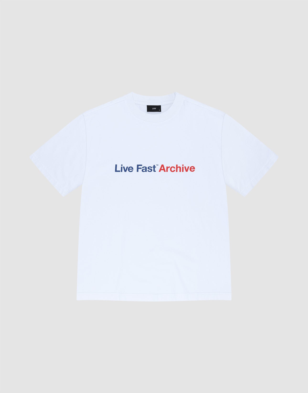 The Live Fast Archive Tee by LIVE FAST DIE YOUNG is a white oversized t-shirt made from 100% Baumwolle with a bold "Live Fast" print in dark blue and "Archive" in red on the front, set on a plain light gray background.
