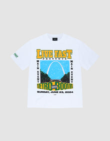 The LFDY Metro Boomin Tee by LIVE FAST DIE YOUNG is an oversized white t-shirt with bold yellow and green front text, event details, and arch/road graphic. Made from 100% Baumwolle for all-day comfort. | plain