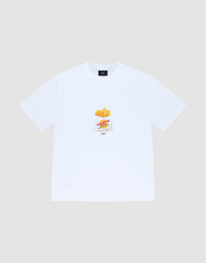 The LFDY Fries Tee by LIVE FAST DIE YOUNG is a regular fit, plain white short-sleeve shirt with a cented front print of French fries and "LIFE" text. Made from 100% Baumwolle. Light gray background. | plain