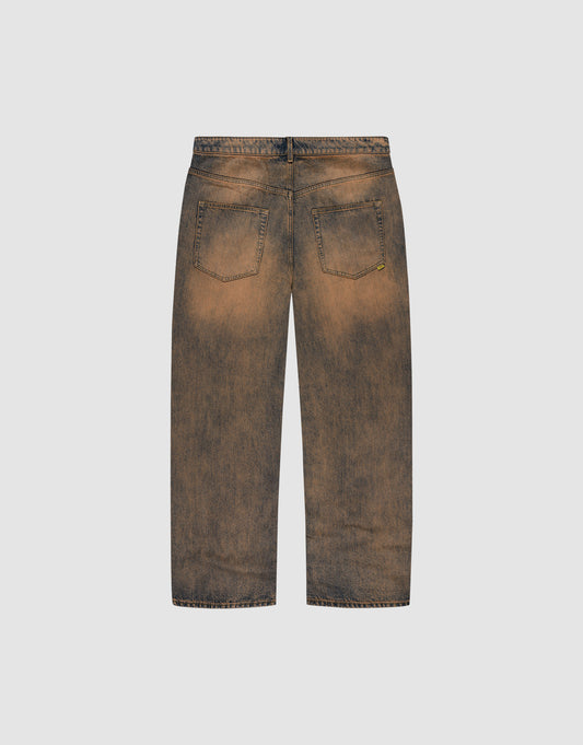 The LFDY Baggy Denim by LIVE FAST DIE YOUNG features brown acid-wash denim, two rear pockets, a visible waistband, weites gerades Bein, baggy fit, and a faded vintage look.