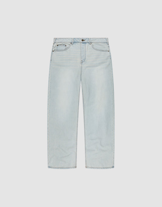 The LFDY Baggy Denim by LIVE FAST DIE YOUNG features light blue, straight-leg jeans with a baggy fit, five pockets, button and zipper closure, made from 100% Baumwolle. Shown flat on a plain white background. | plain