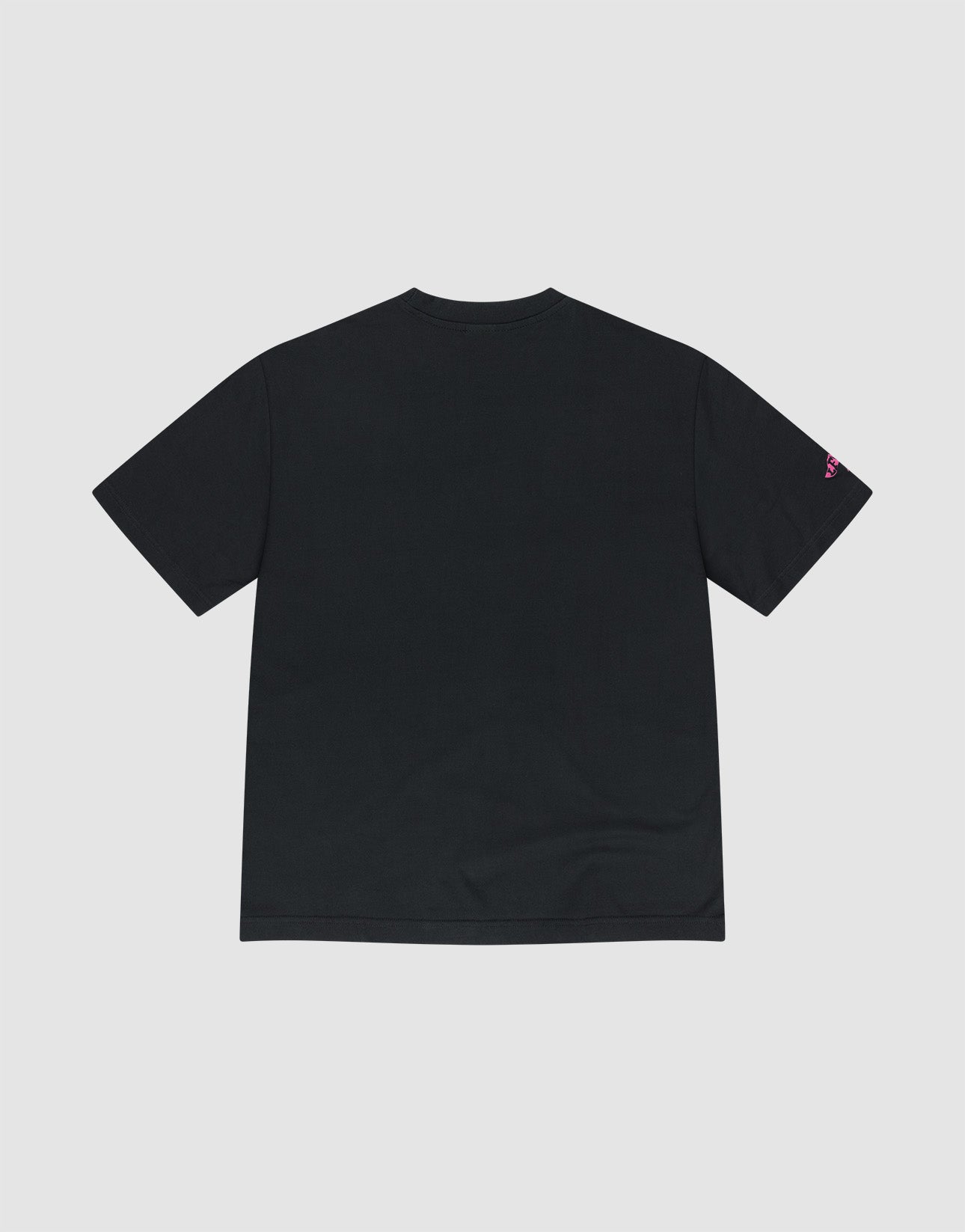 The Live Fast Stallion Tee by LIVE FAST DIE YOUNG is an oversize fit, plain black short-sleeve t-shirt made from 100% Baumwolle. Laid flat showing the back, it features a small pink detail on the left sleeve.