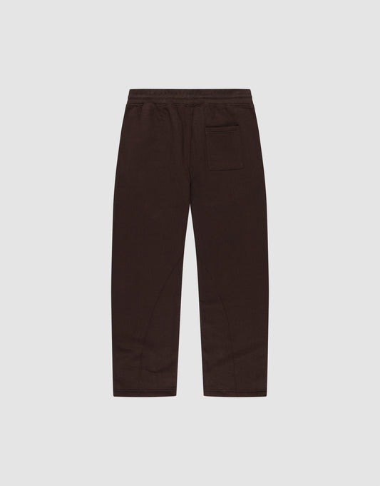 The LFDY Pleated Jogger by LIVE FAST DIE YOUNG is shown from the back on a white background, featuring a dark brown color, wide fit, 100% Baumwolle, an Elastik-Bund waistband, and a single right back pocket.