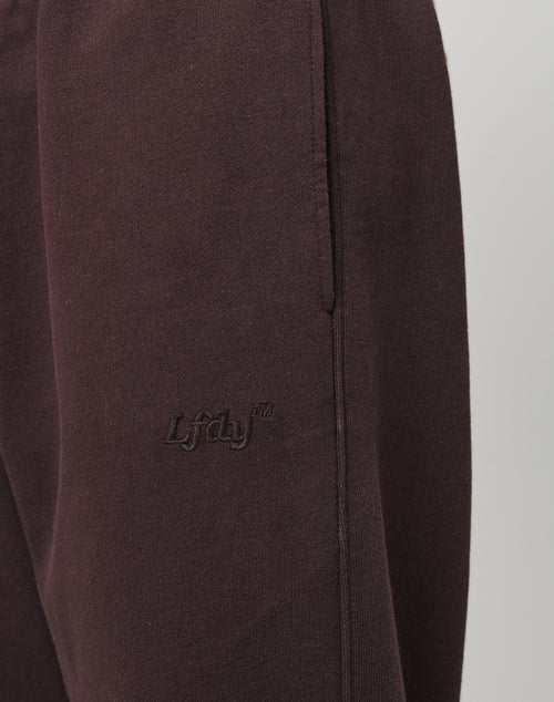 Close-up of dark brown LFDY Sweat Jogger 3.0 sweatpants with an embroidered LFDY logo, made from soft textured Baumwolle, featuring an Elastik-Bund. Shown against a plain light background.